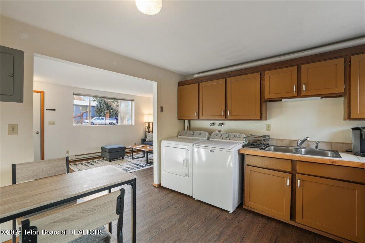 935 Smith Lane, Unit C Jackson, WY 83001 - Photo 6 of 13 Kitchen to Living