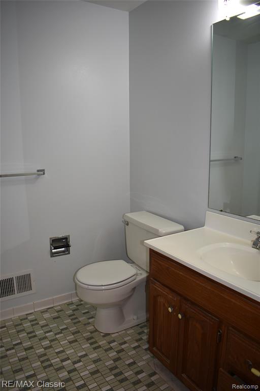 1977 Meadow Ridge Drive Walled Lake, MI 48390 - Photo 26 of 53