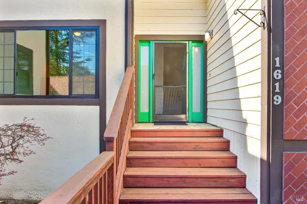 a view of entryway with a front door