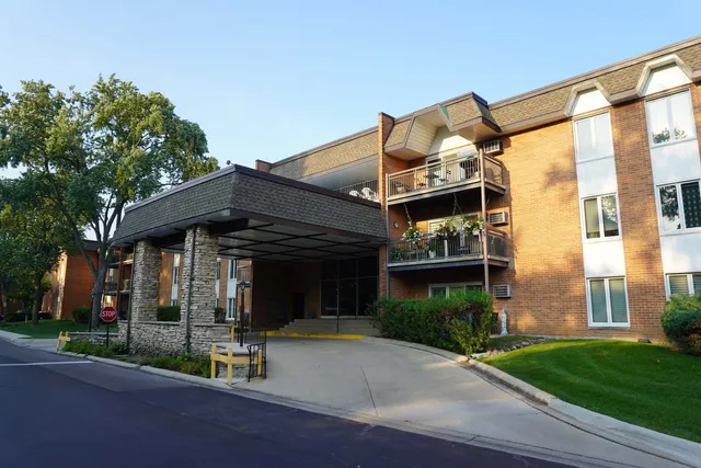 $204,999 | 4250 Saratoga Avenue, Unit L305, Downers Grove, IL 60515