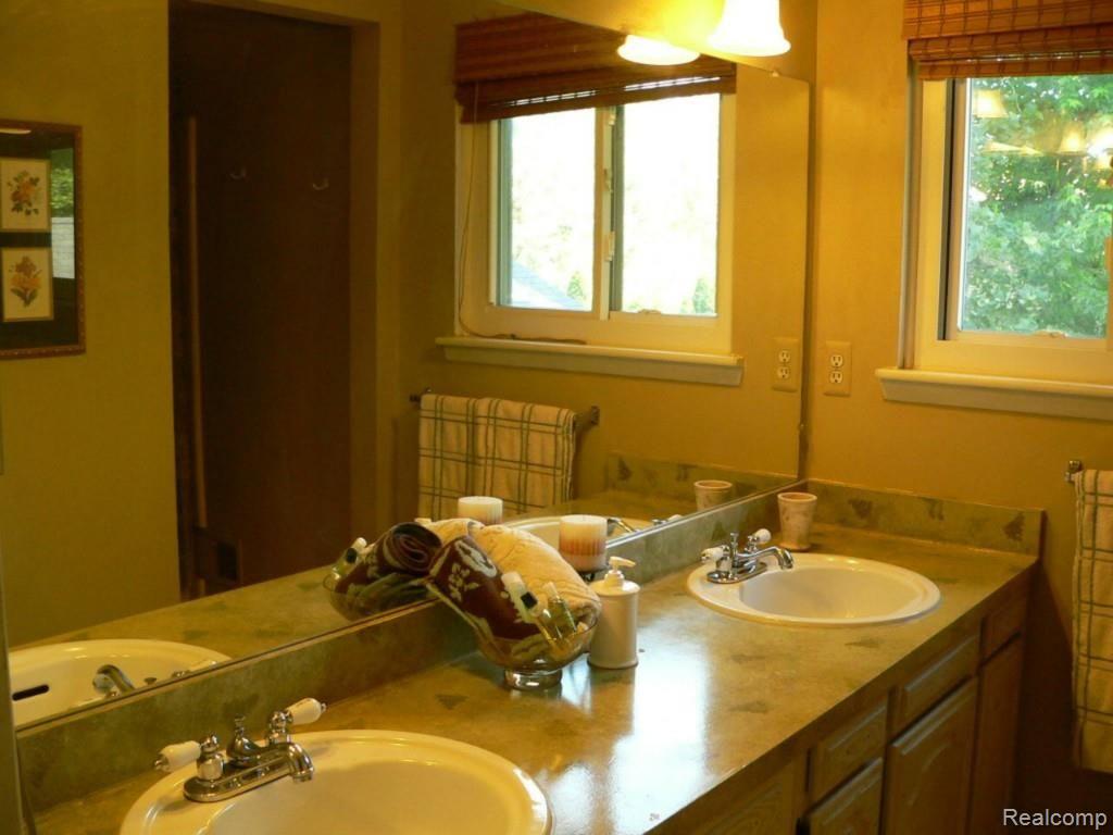 2072 Rutgers Drive Troy, MI 48085 - Photo 13 of 14 111.jpg