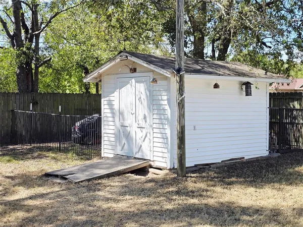 $132,000 | 525 Maple Street, Commerce, TX 75428