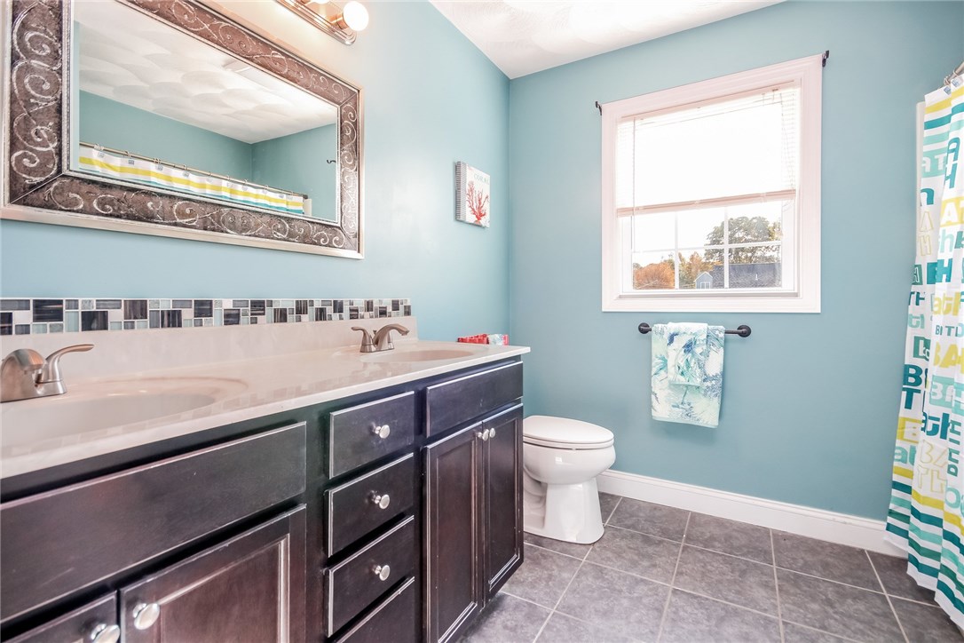 33 Fieldstone Way Westerly, RI 02891 - Photo 18 of 25 Upstairs full bath.