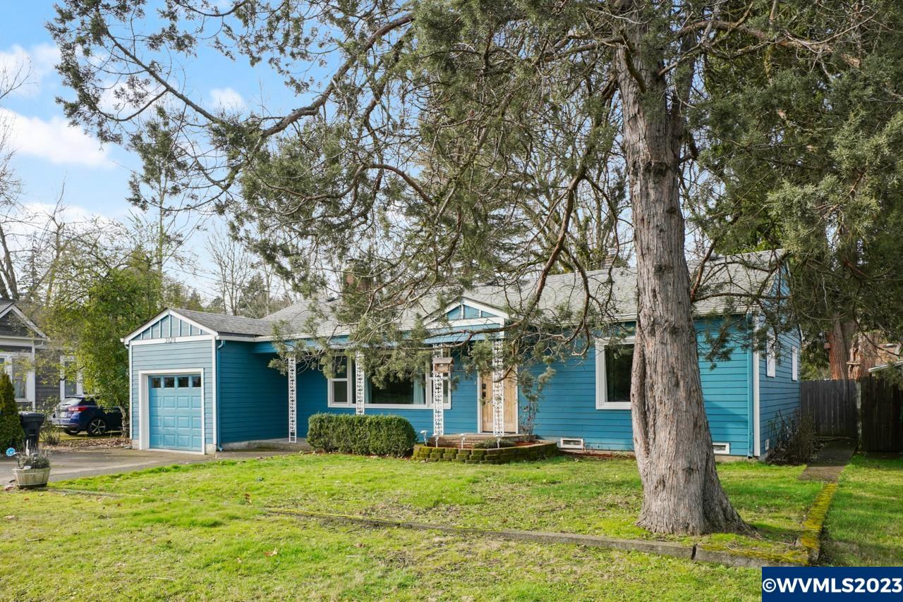 3039 Pringle Road Southeast Salem, OR 97302 - Photo 2 of 29 a front view of house with yard and green space