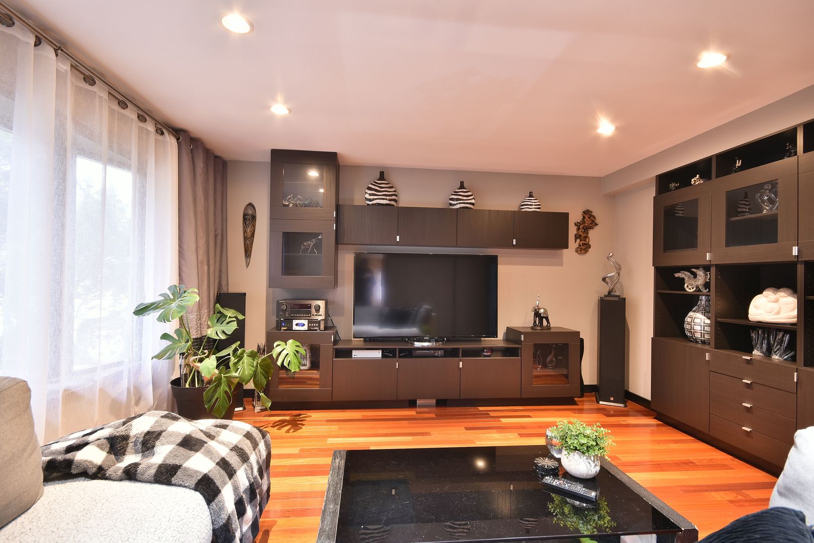 632 Merle Lane Wheeling, IL 60090 - Photo 14 of 46 a living room with furniture and a flat screen tv