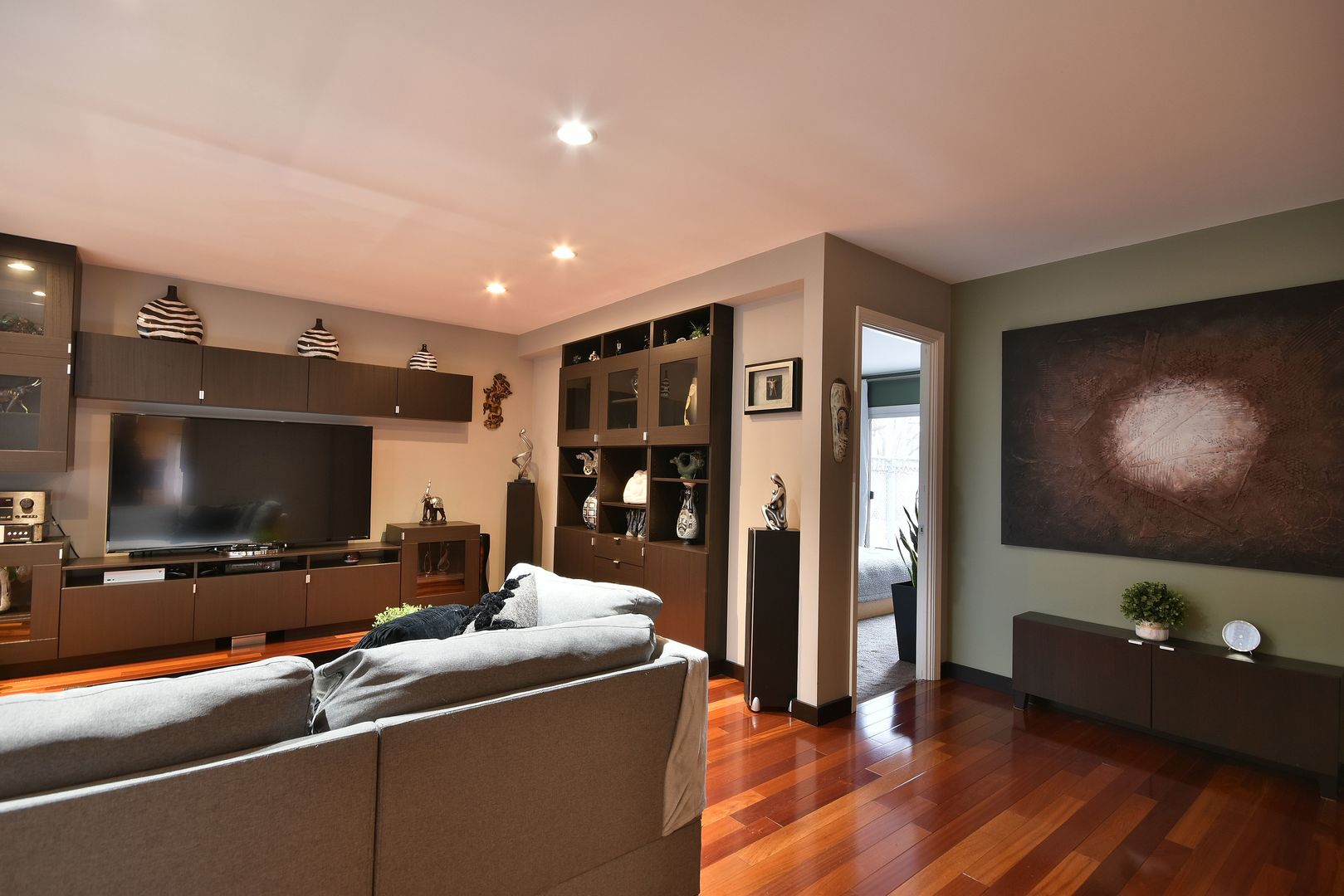 632 Merle Lane Wheeling, IL 60090 - Photo 15 of 46 a living room with furniture and a flat screen tv
