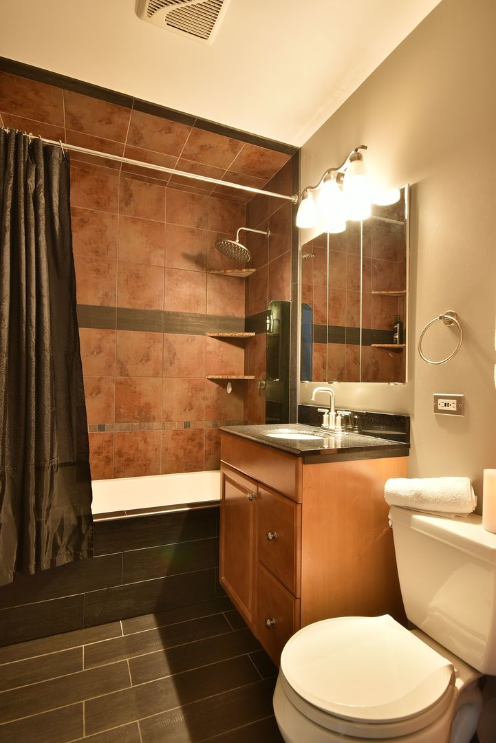 632 Merle Lane Wheeling, IL 60090 - Photo 23 of 46 a bathroom with a toilet a sink and shower