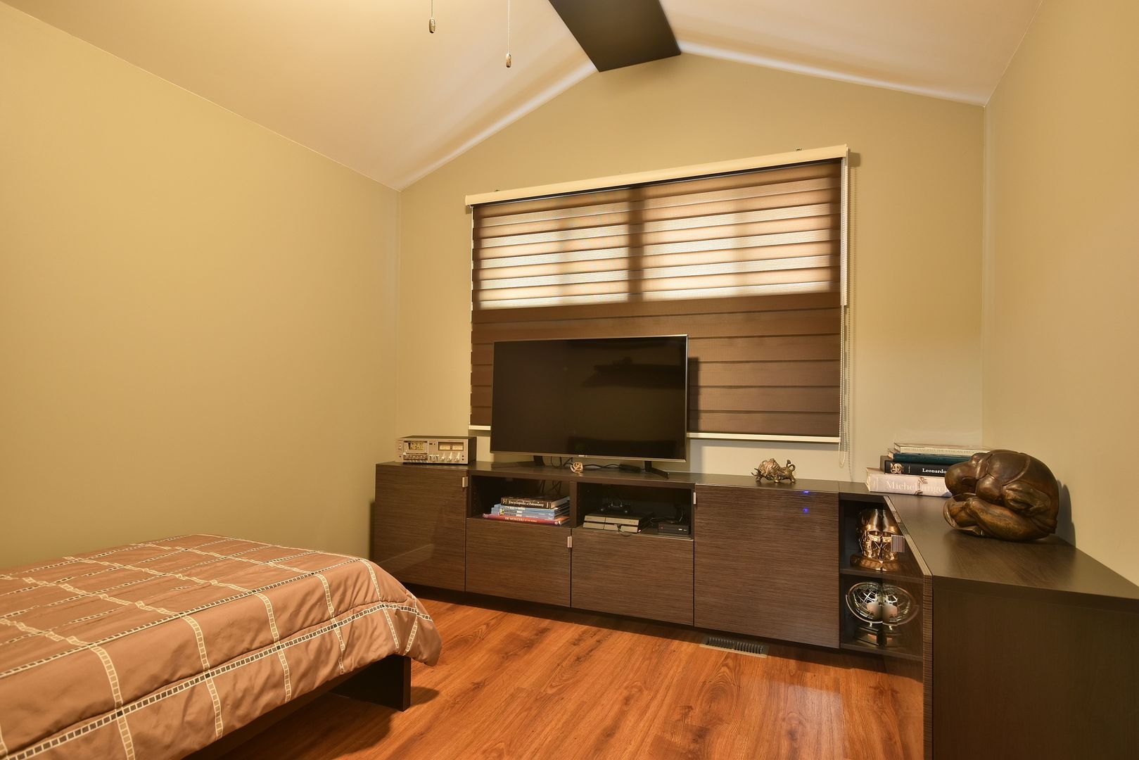 632 Merle Lane Wheeling, IL 60090 - Photo 24 of 46 a bedroom with a bed and a flat screen tv