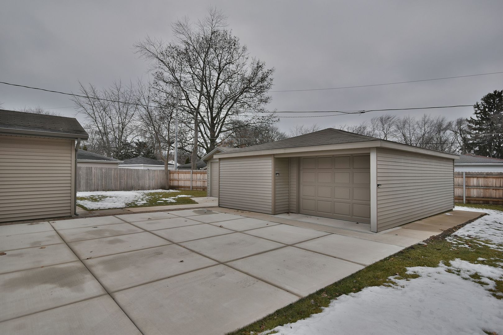 632 Merle Lane Wheeling, IL 60090 - Photo 33 of 46 a view of backyard of house