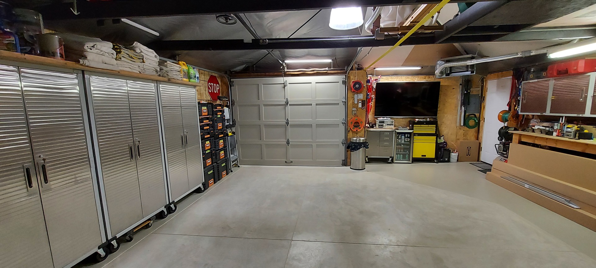 632 Merle Lane Wheeling, IL 60090 - Photo 34 of 46 a view of empty room with wooden floor