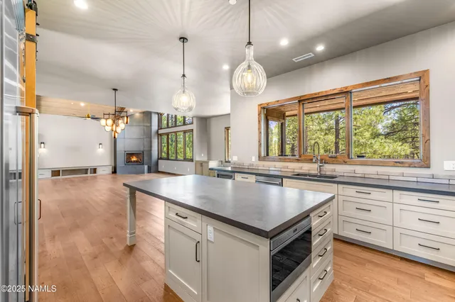 a view of a livingroom with furniture and a ceiling fan
