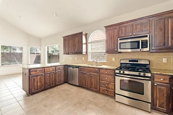 $2,200 | 6669 Friendsway Drive, Fort Worth, TX 76137