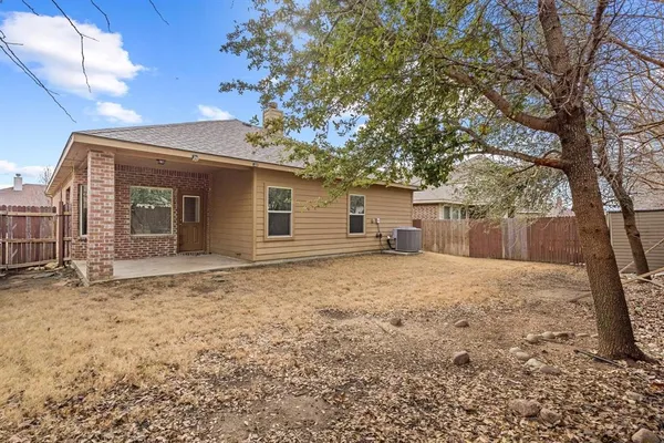 $2,200 | 6669 Friendsway Drive, Fort Worth, TX 76137