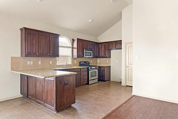 $2,200 | 6669 Friendsway Drive, Fort Worth, TX 76137