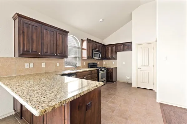 $2,200 | 6669 Friendsway Drive, Fort Worth, TX 76137