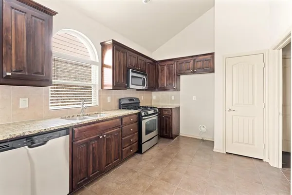 $2,200 | 6669 Friendsway Drive, Fort Worth, TX 76137