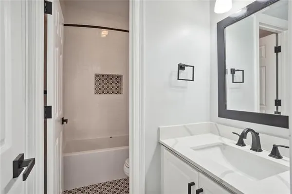 $2,900 | 4323 Annunciation Street, New Orleans, LA 70115