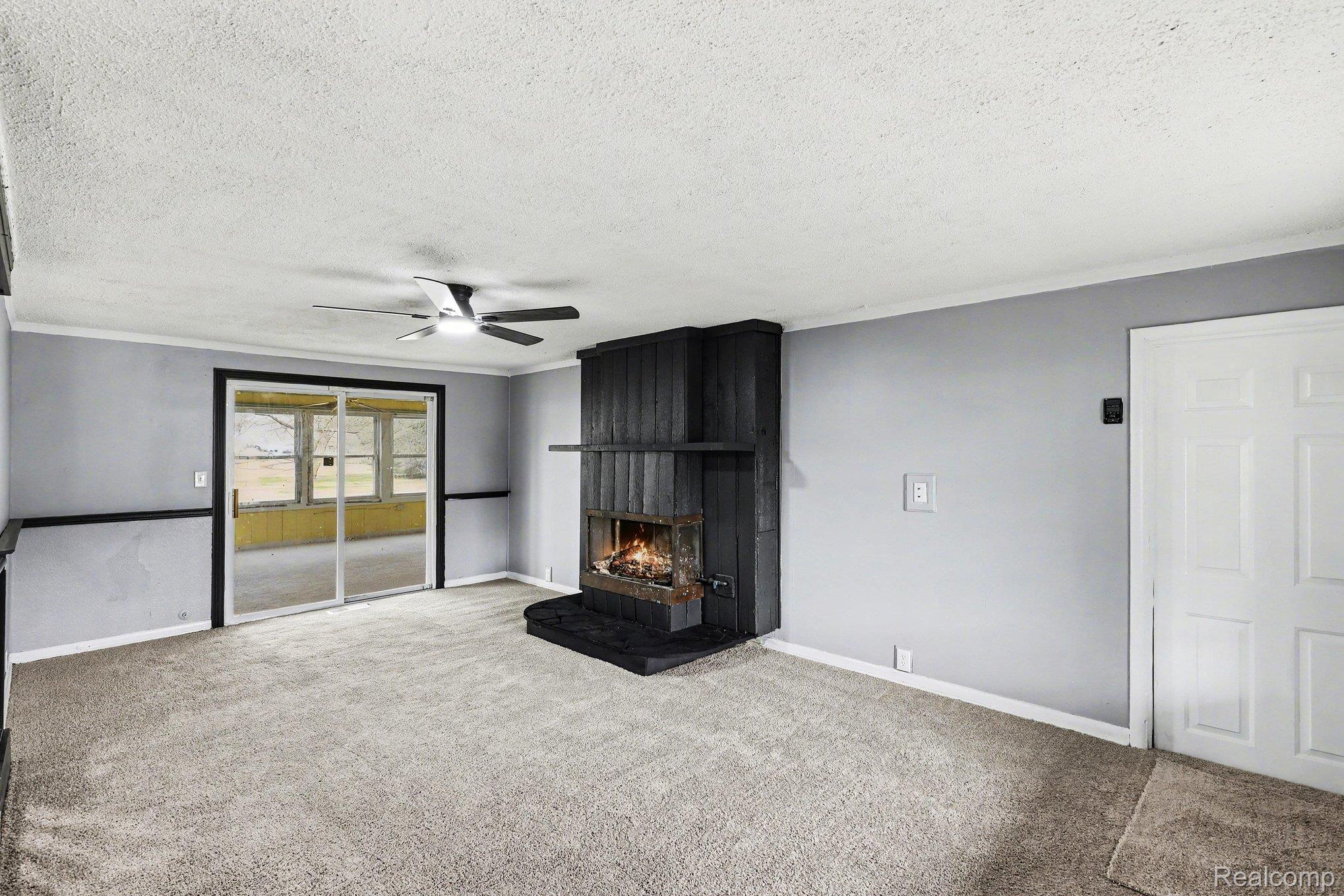 1260 Gilbert Street Flint, MI 48532 - Photo 14 of 32 011_file_5582.jpg