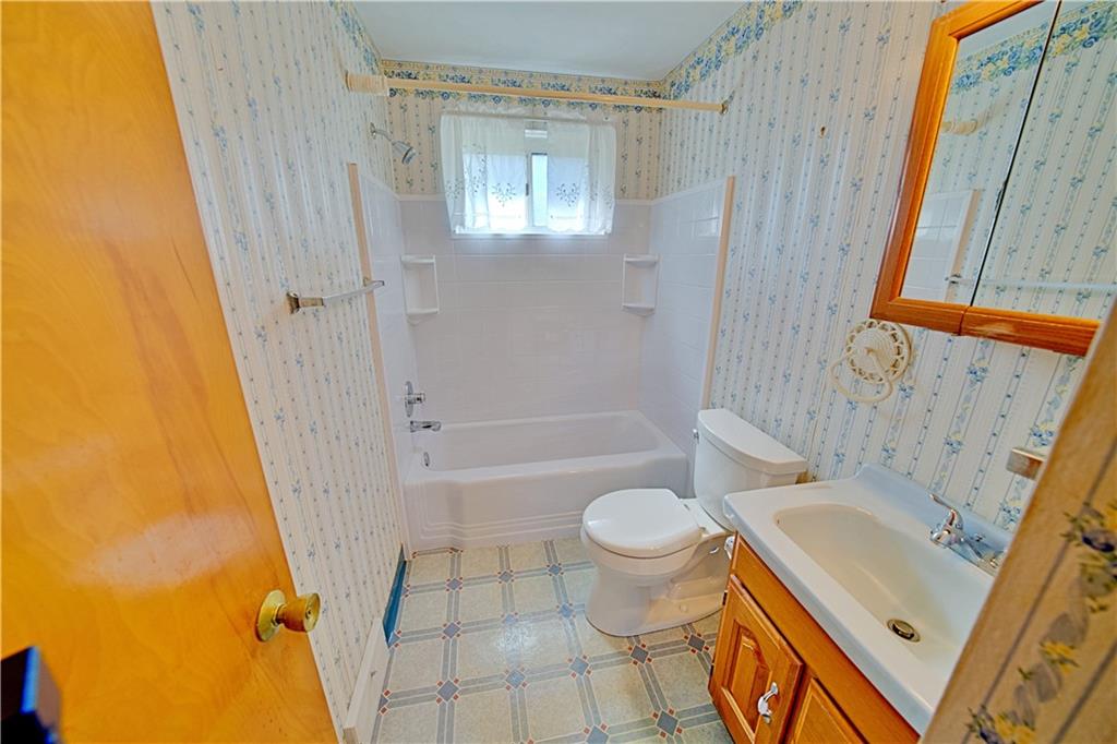 5425 Turner Road Gibsonia, PA 15044 - Photo 17 of 27 Main Bath