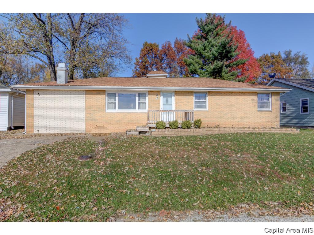 911 Rutledge Street Pawnee, IL 62558 - Photo 1 of 36