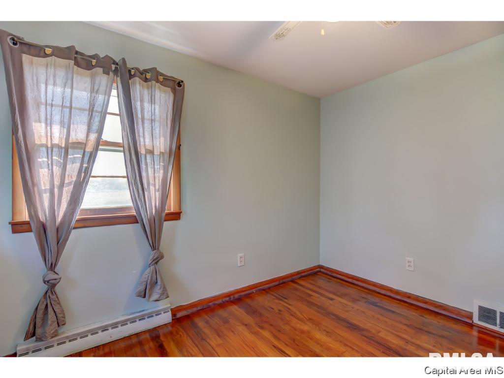 911 Rutledge Street Pawnee, IL 62558 - Photo 23 of 36