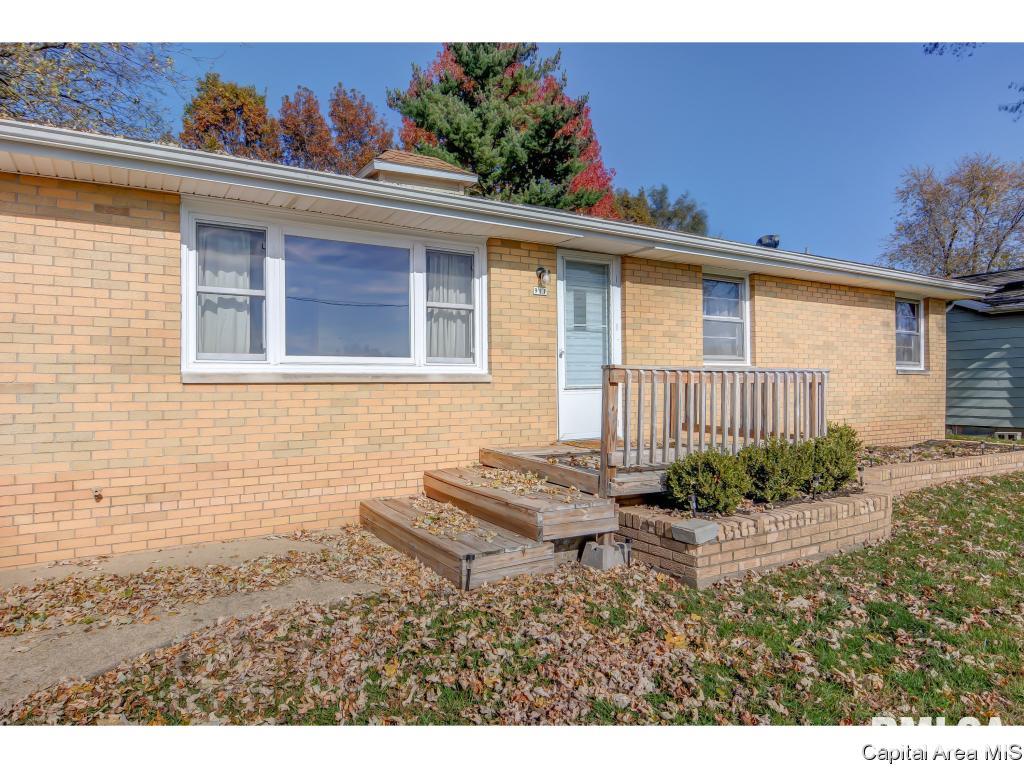 911 Rutledge Street Pawnee, IL 62558 - Photo 3 of 36