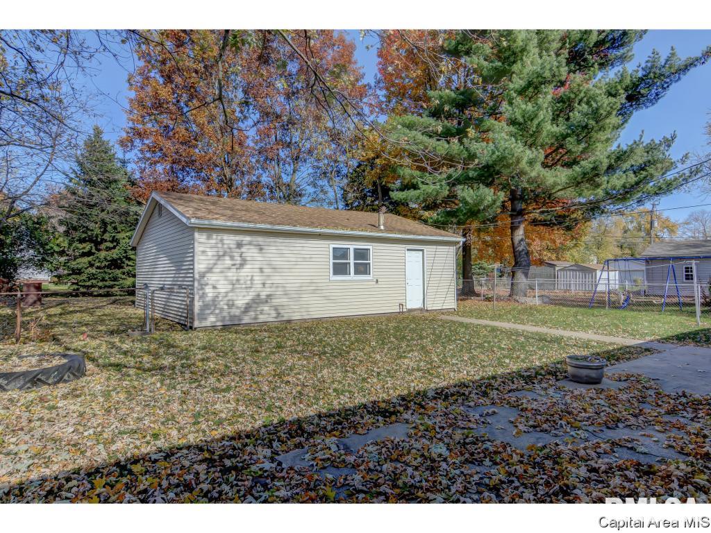911 Rutledge Street Pawnee, IL 62558 - Photo 31 of 36