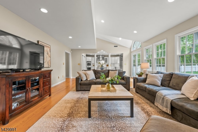33 Exeter Road Short Hills, NJ 07078 - Photo 19 of 47