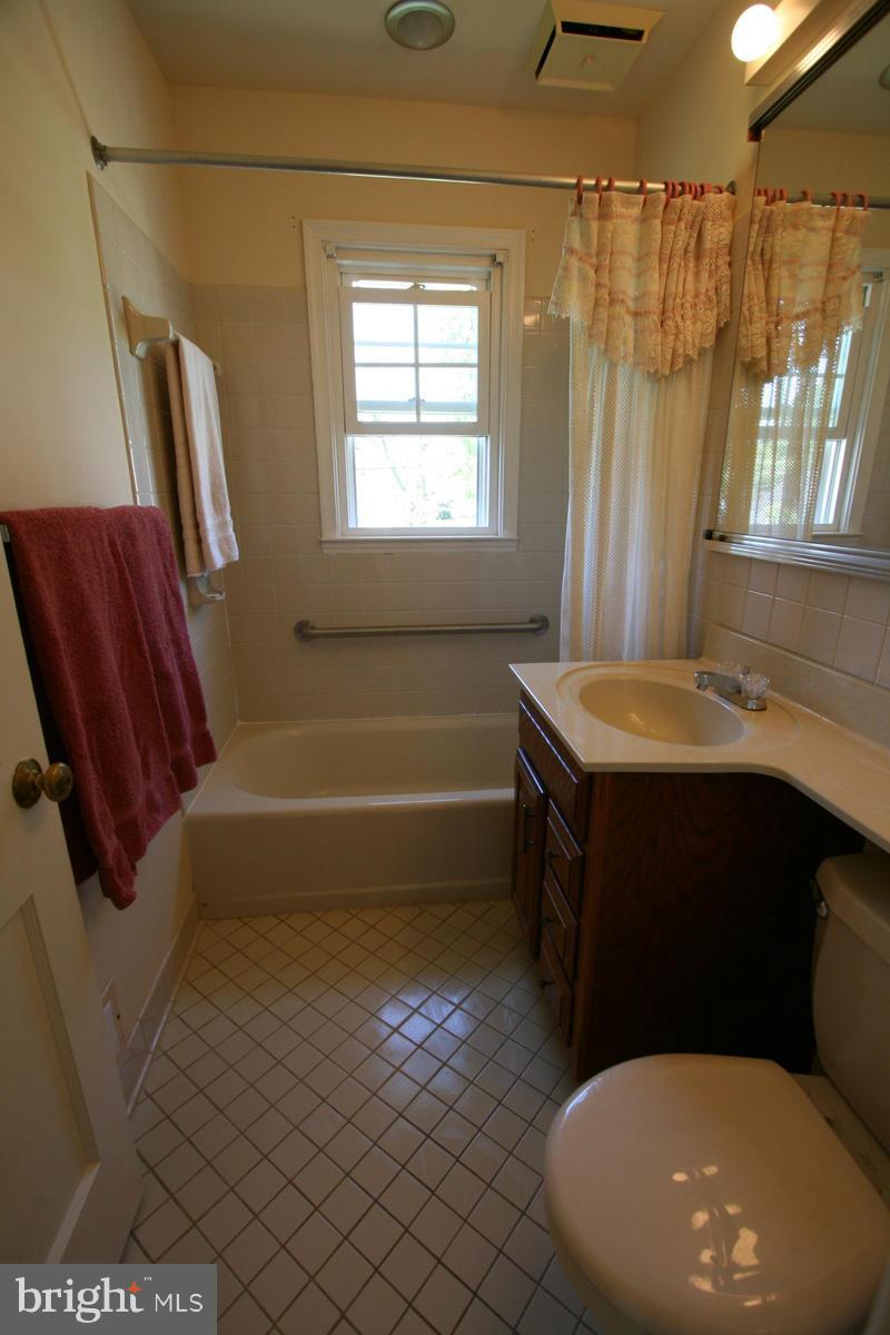 3313 Acton Road Baltimore, MD 21234 - Photo 16 of 20 Bath