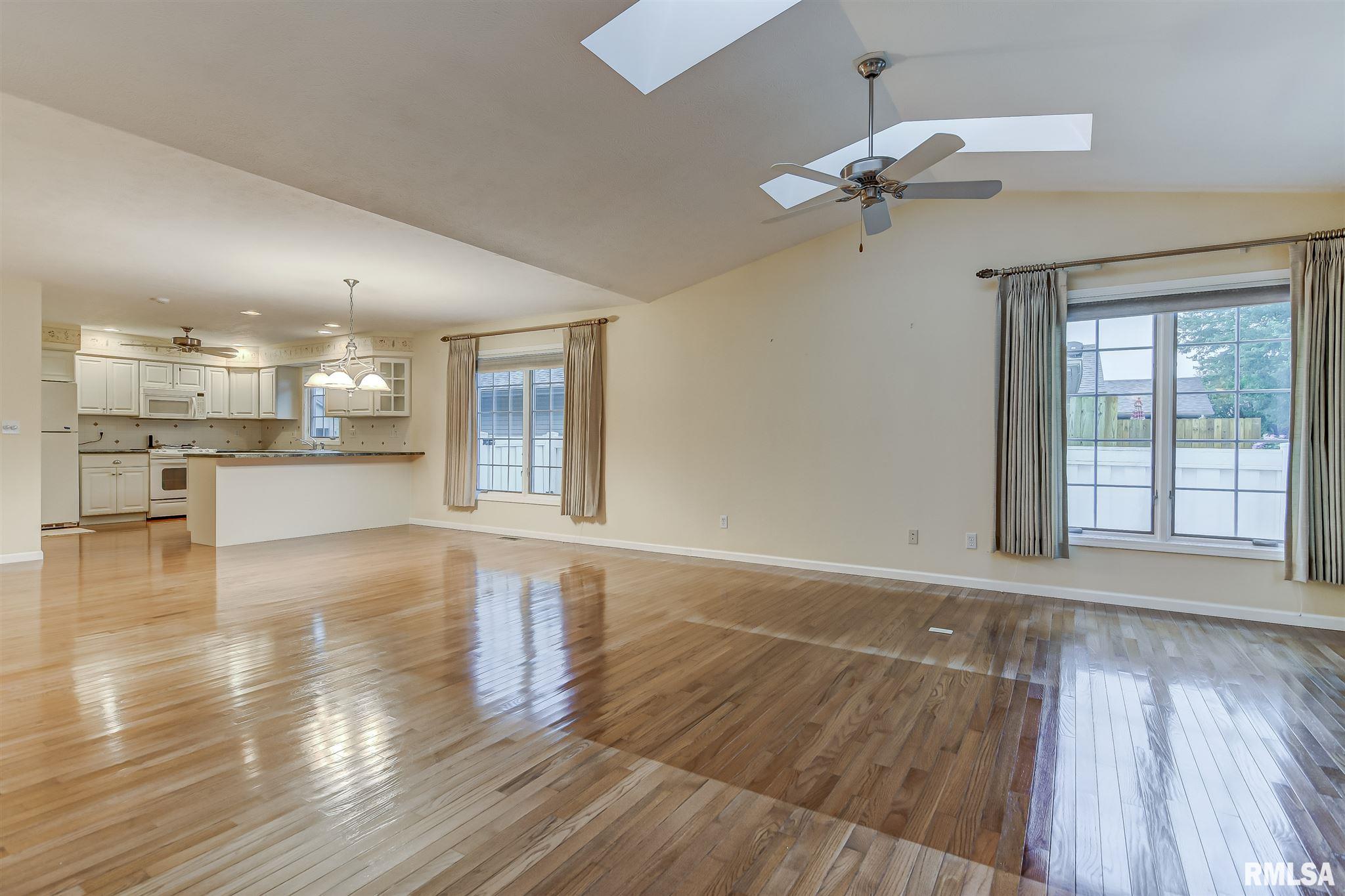 3224 Red Oak Lane Springfield, IL 62712 - Photo 6 of 34
