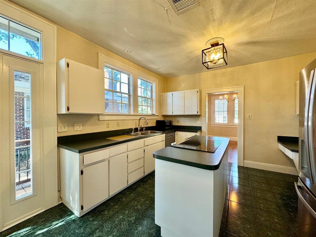 3112 West Palmira Avenue Tampa, FL 33629 - Photo 11 of 37 a kitchen with granite countertop a sink a counter top space and stainless steel appliances