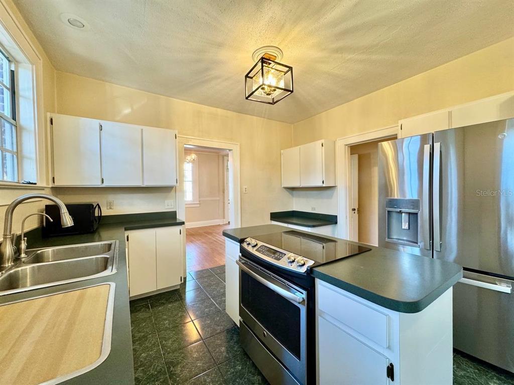3112 West Palmira Avenue Tampa, FL 33629 - Photo 14 of 37 a kitchen with stainless steel appliances granite countertop a sink stove and refrigerator