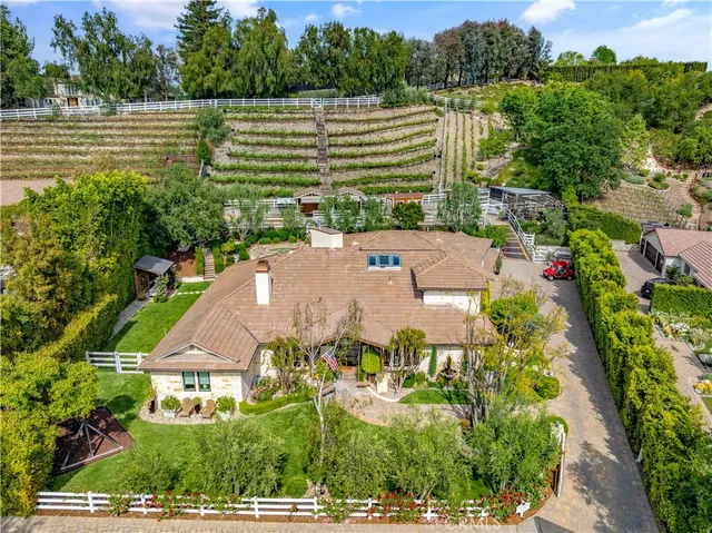 $6,350,000 | 5558 Hoback Glen Road, Hidden Hills, CA 91302