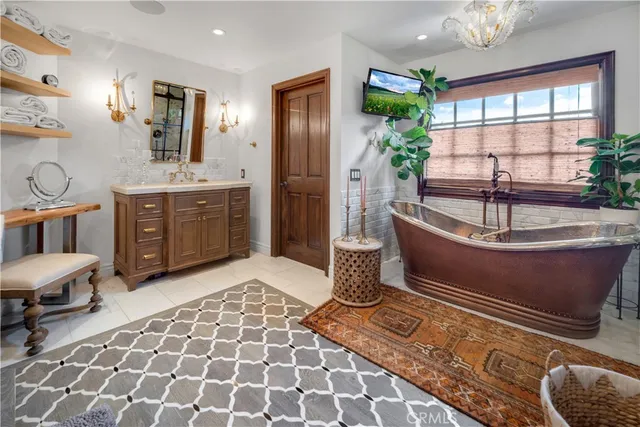 $6,350,000 | 5558 Hoback Glen Road, Hidden Hills, CA 91302