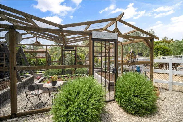 $6,350,000 | 5558 Hoback Glen Road, Hidden Hills, CA 91302