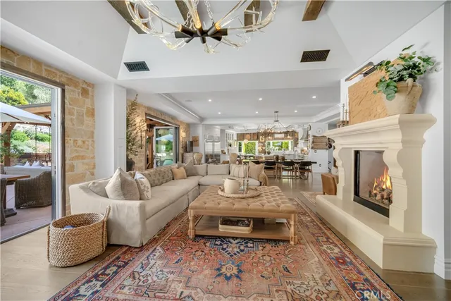 $6,350,000 | 5558 Hoback Glen Road, Hidden Hills, CA 91302