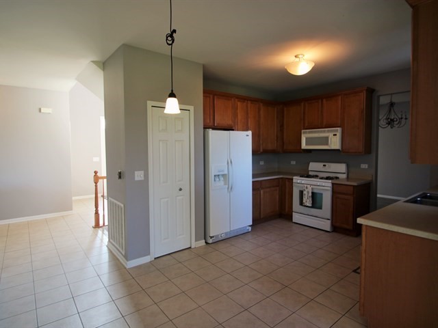 481 Windett Ridge Road Yorkville, IL 60560 - Photo 8 of 32