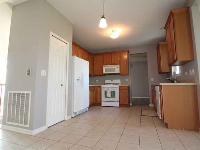 481 Windett Ridge Road Yorkville, IL 60560 - Photo 9 of 32