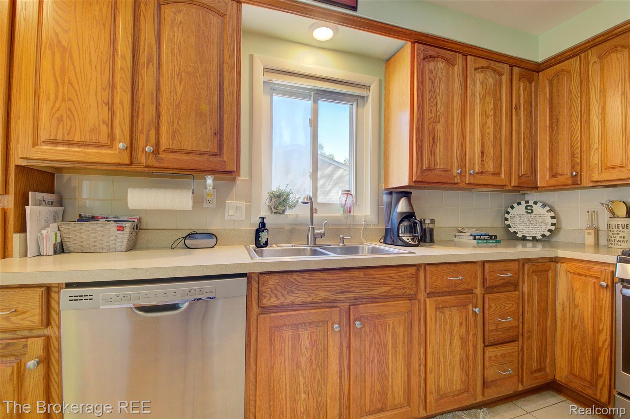 340 Thalia Avenue Rochester, MI 48307 - Photo 19 of 49 Kitchen5.jpg