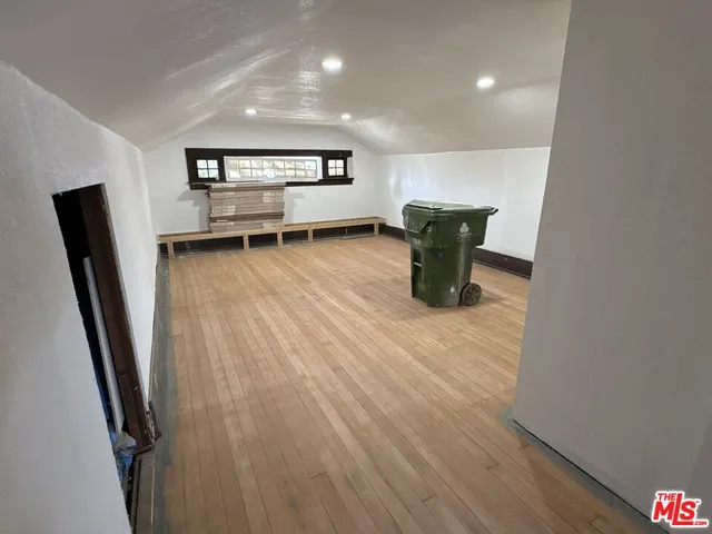 $1,599,000 | 2320 West 25th Street, Los Angeles, CA 90018