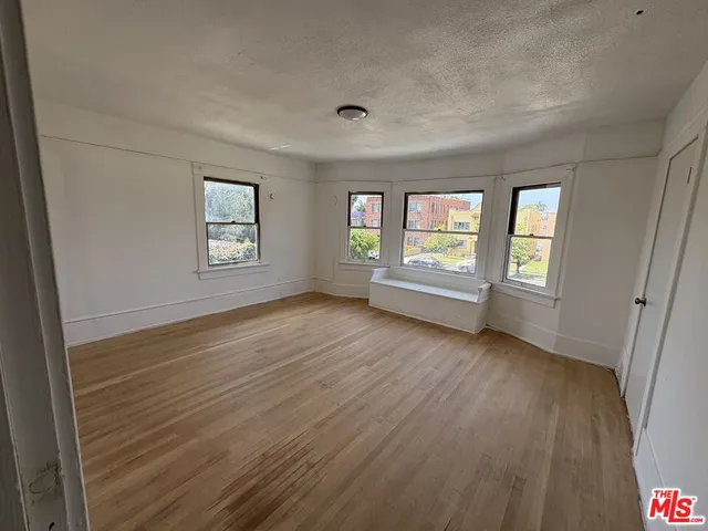 $1,599,000 | 2320 West 25th Street, Los Angeles, CA 90018