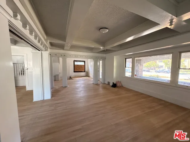 $1,599,000 | 2320 West 25th Street, Los Angeles, CA 90018