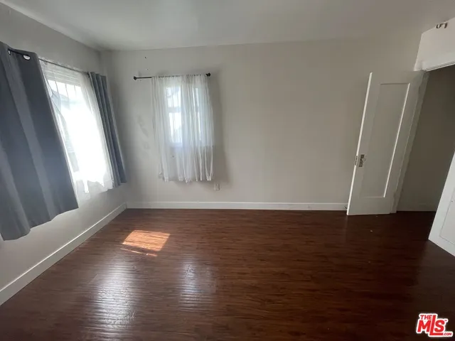 $1,599,000 | 2320 West 25th Street, Los Angeles, CA 90018