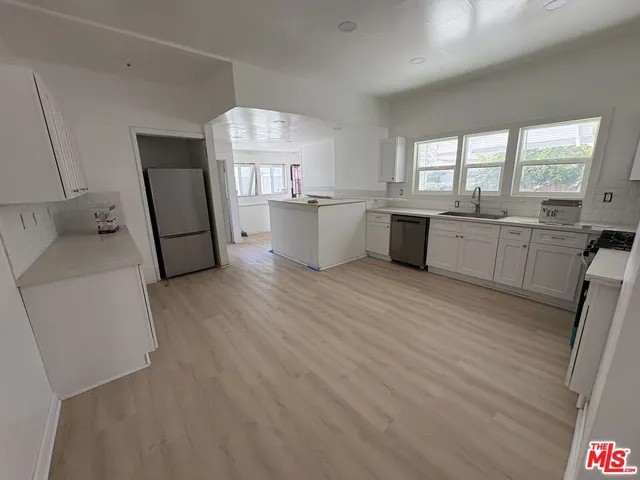 $1,599,000 | 2320 West 25th Street, Los Angeles, CA 90018