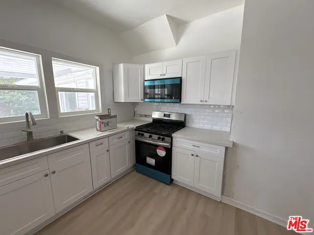 $1,599,000 | 2320 West 25th Street, Los Angeles, CA 90018