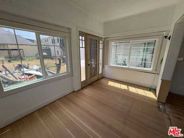 $1,599,000 | 2320 West 25th Street, Los Angeles, CA 90018