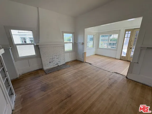 $1,599,000 | 2320 West 25th Street, Los Angeles, CA 90018