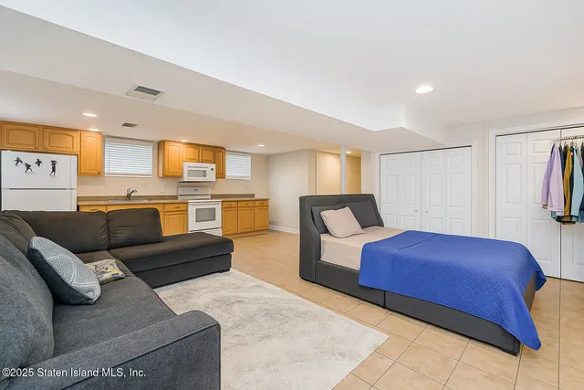 $879,000 | 141 North Pine Terrace | Annadale