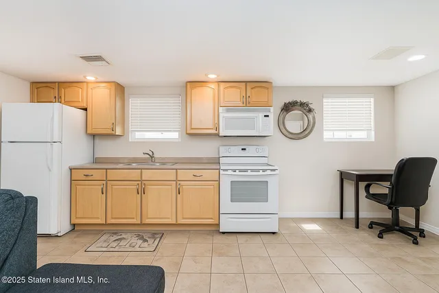 $879,000 | 141 North Pine Terrace | Annadale