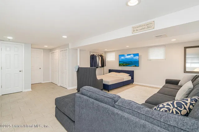 $879,000 | 141 North Pine Terrace | Annadale